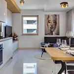 Diamond Two Bedroom Lejlighed *