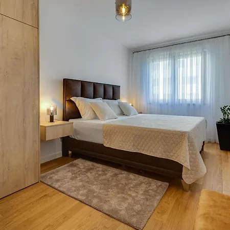 Diamond Two Bedroom * Zara
