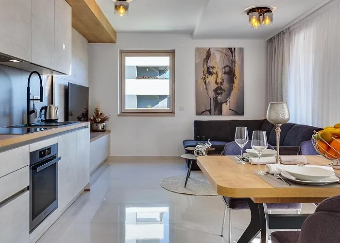 Diamond Two Bedroom Διαμέρισμα *